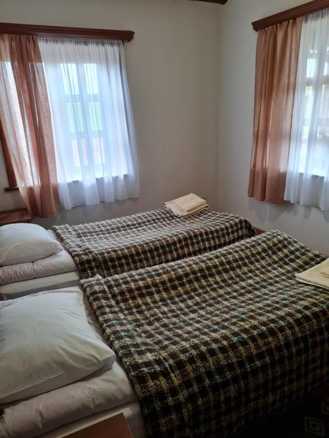 Guest House Shina Omalo Buitenkant foto
