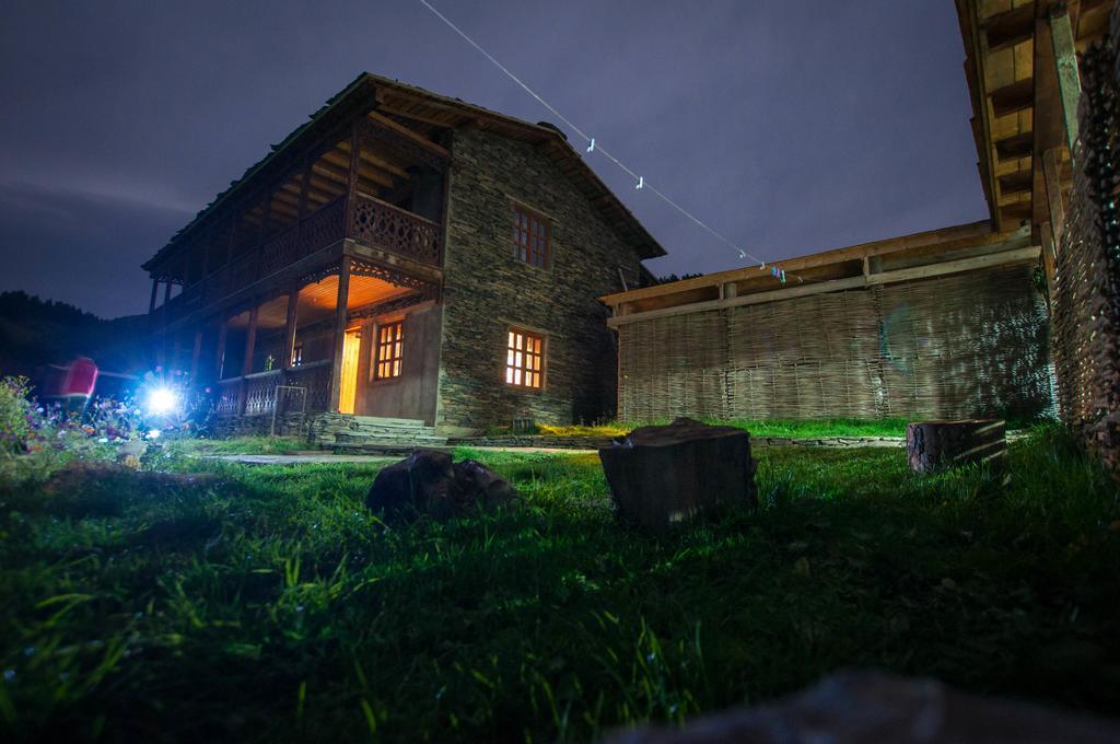 Guest House Shina Omalo Buitenkant foto
