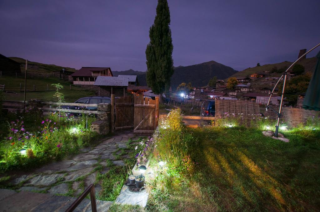 Guest House Shina Omalo Buitenkant foto